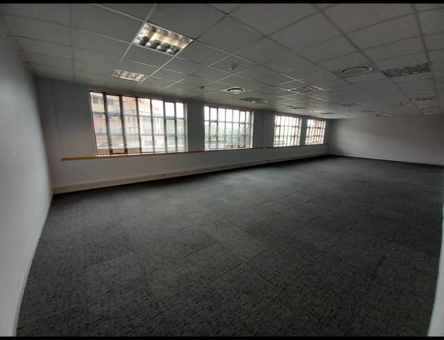 111M² OFFICE TO LET IN BRYANSTON
